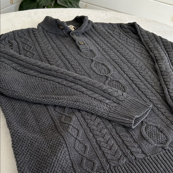 Tilley Gray Cable Knit Men's Sweater. Size XXL. Stamped Buttons. - Picture 4 of 12